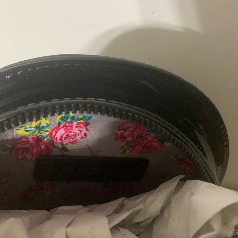 Betsey Johnson sugar skull crossbody, NWT - Picture 3 of 5